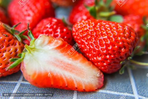草莓特寫(xiě)圖片素材下載 食品餐飲素材下的蔬菜水果圖片素材